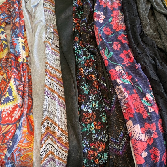 Lot/Bundle Medium Lularoe Sarah. 20 sweaters total - Picture 2 of 5